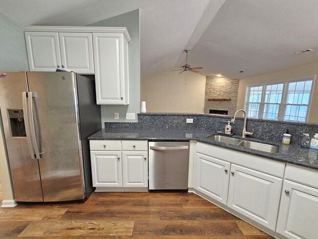 Building Photo - 203 Crown Empire Ct