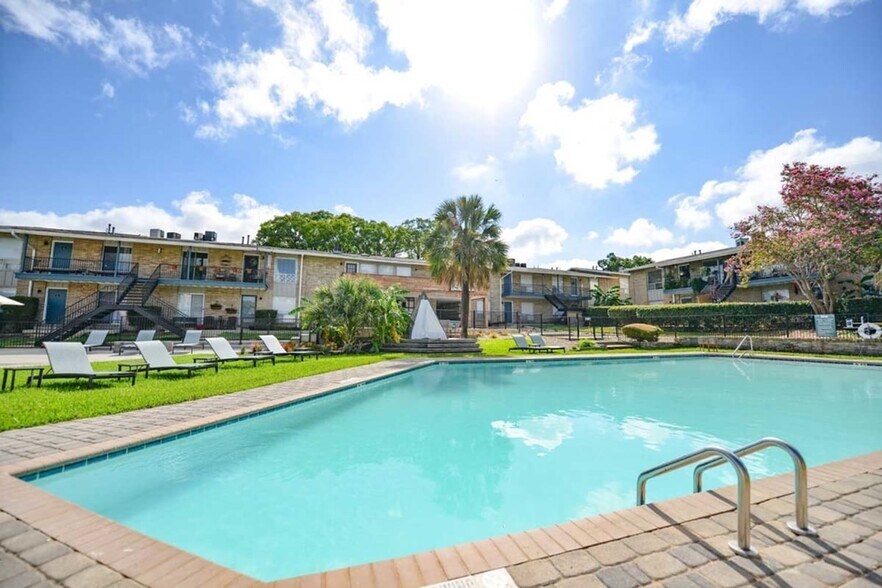 Blue Vine 6900 N Vandiver San Antonio TX 78209 Apartment Finder