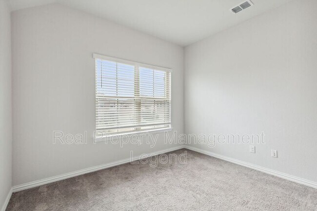 Building Photo - 1833 Meadow Trail Ln