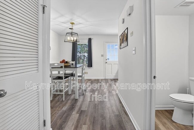 Building Photo - 115 S Mendenhall St