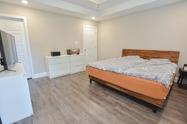 Building Photo - Pet Friendly Three Bedroom!