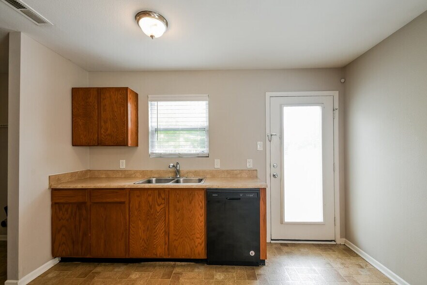 Building Photo - 8039 Bach Dr