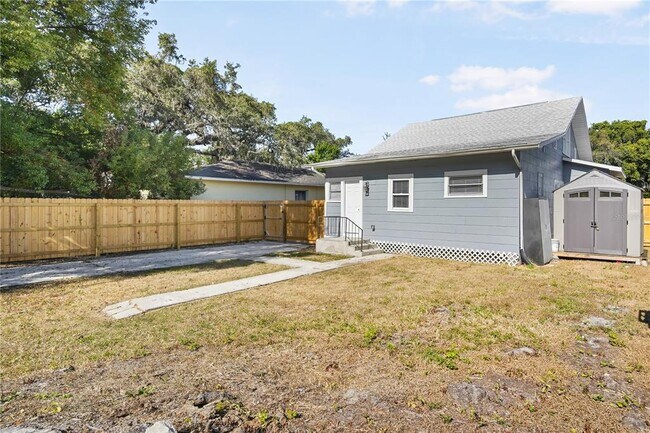 Building Photo - 1805 E Louisiana Ave