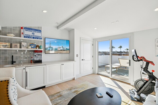 Building Photo - 503 L St