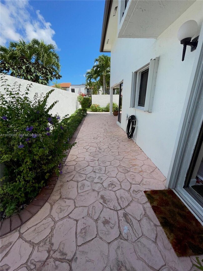 Building Photo - 1301 SW 124th Ct