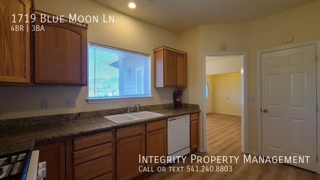 Building Photo - 1719 Blue Moon Ln