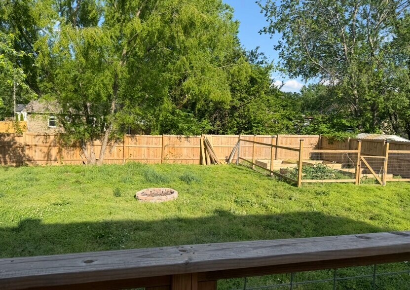 Building Photo - 563 Lorie Ln