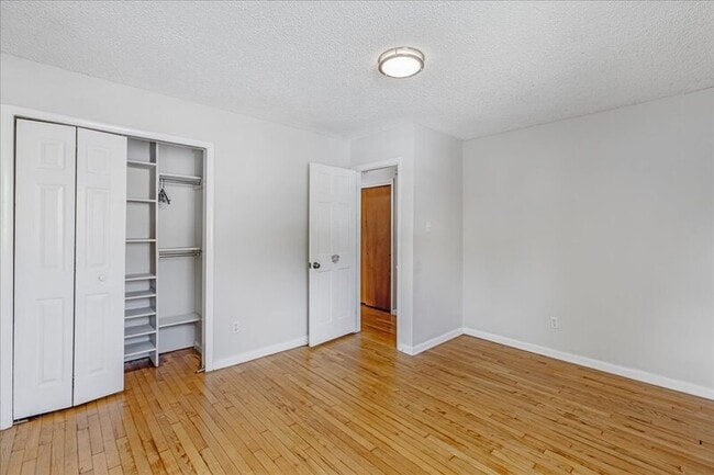 Building Photo - 2127 Oak Ave
