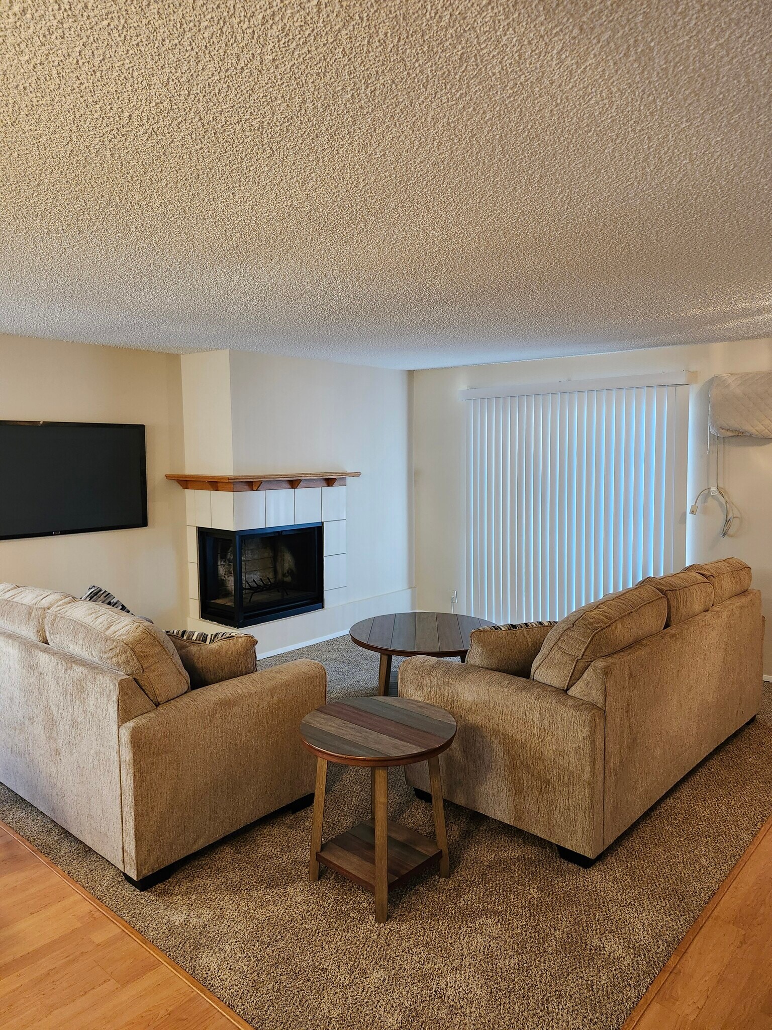 Building Photo - 2121 E Upriver Dr