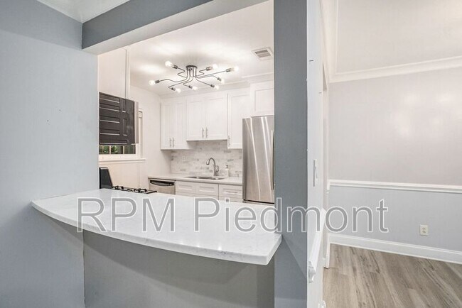 Building Photo - 6820 Glenridge Dr