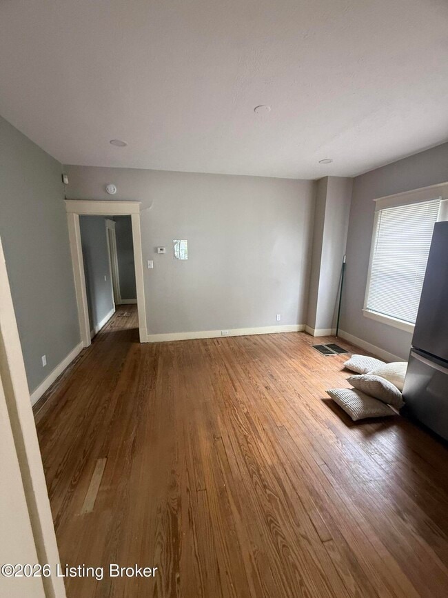 Building Photo - 112 E Woodlawn Ave