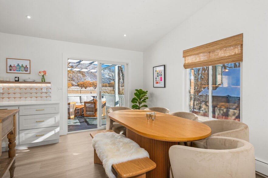 Building Photo - 180 Deer Run