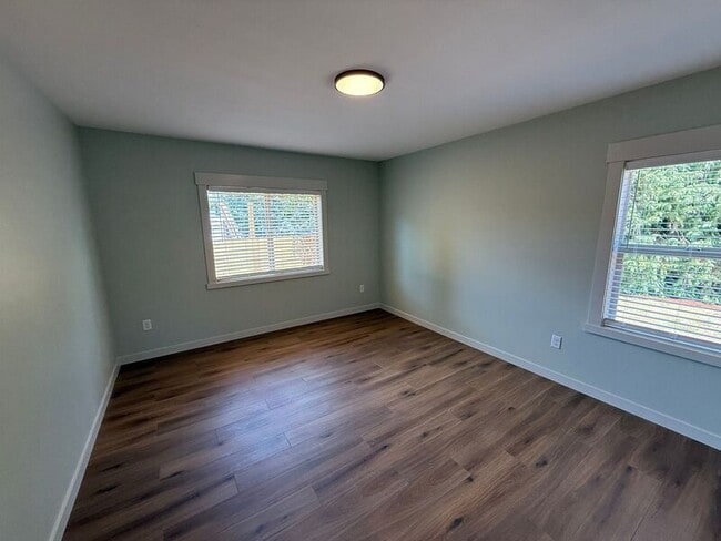 Building Photo - 805 Boxwood Ln SE