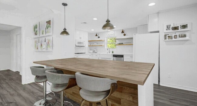 Building Photo - 5474 Imogene St