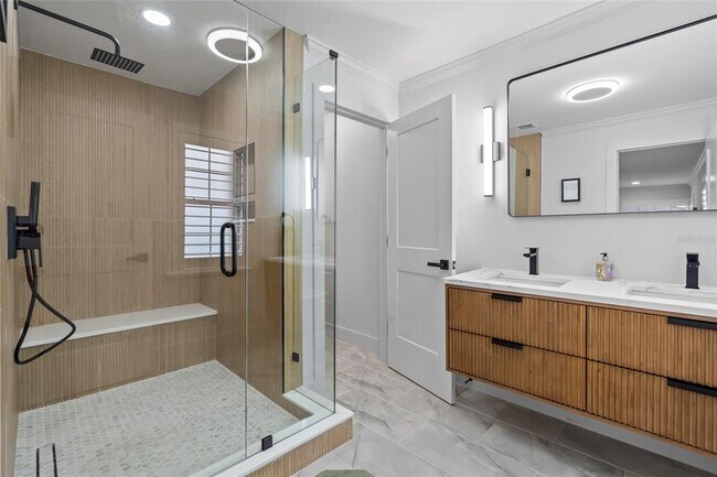 Building Photo - 668 Harbor Is