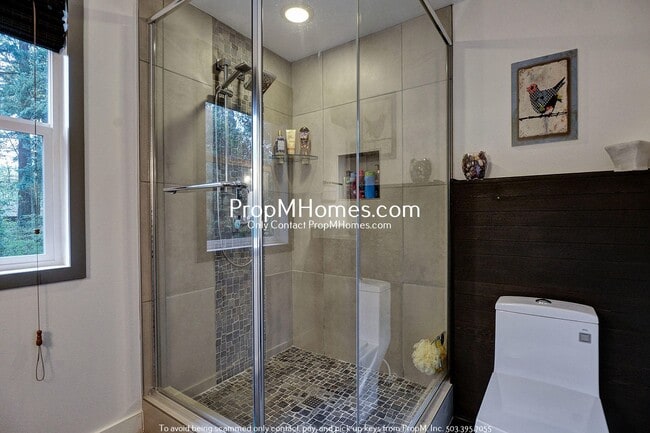 Building Photo - Charming Updated First Addition Cottage!