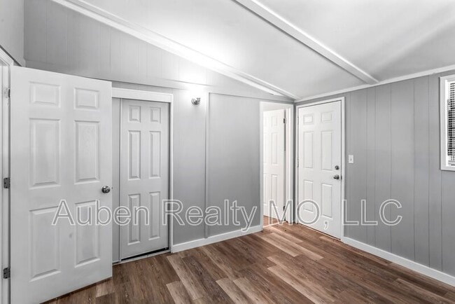 Building Photo - 1300 S Appleton Ave