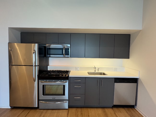 Building Photo - 1601 W Division St