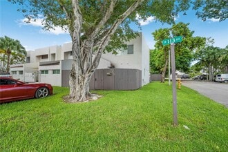 Building Photo - 7113 SW 113th Ave