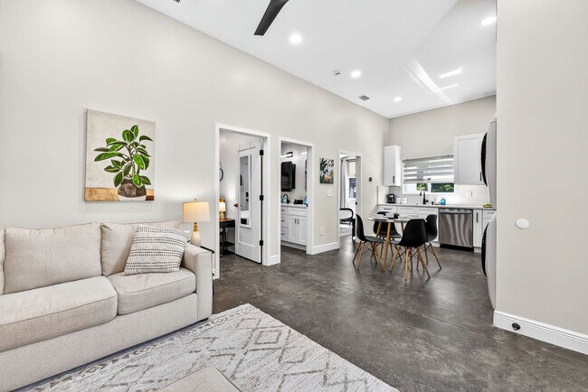 Building Photo - 319 Brentwood Dr