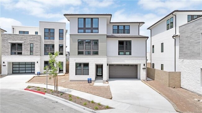 Building Photo - 217 Stage