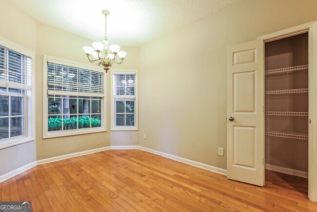 Building Photo - 329 Westhill Dr