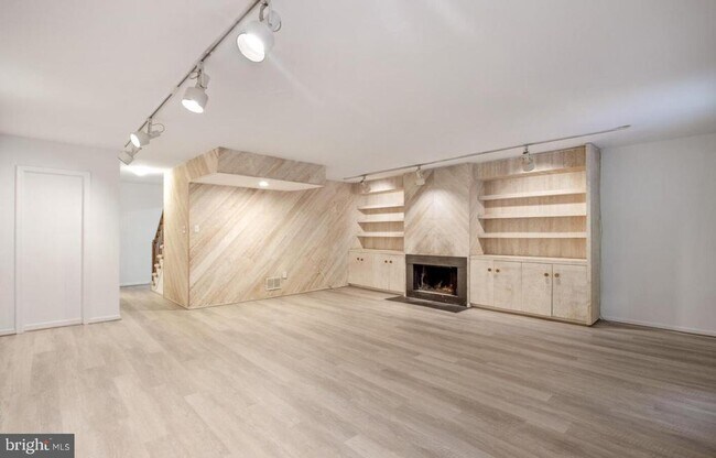 Building Photo - 7862 Heatherton Ln
