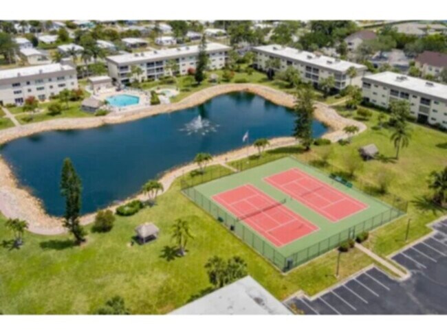 Building Photo - Top Floor Corner Unit in Gulfwinds East