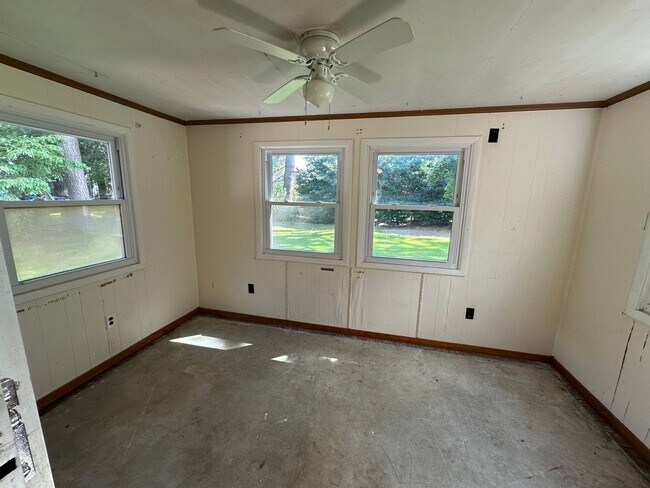 Building Photo - 1408 Dermott Ave