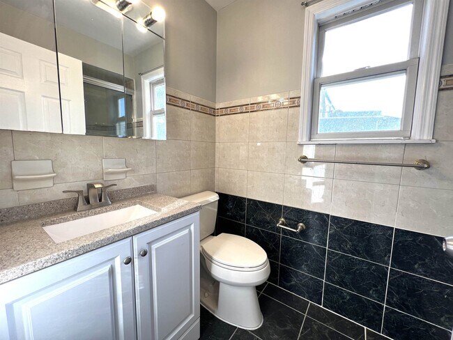 Building Photo - 25 Wallis Ave