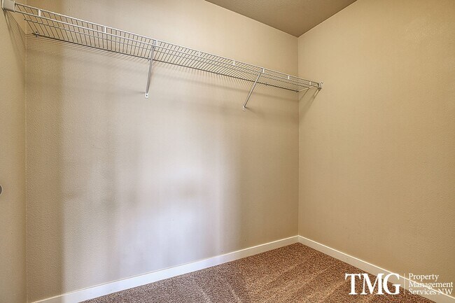 Building Photo - Contemporary 3 Bed 2.5 Bath Style Home in ...