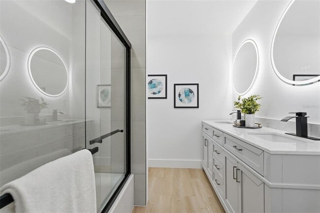 Building Photo - 2470 Del Rio Way