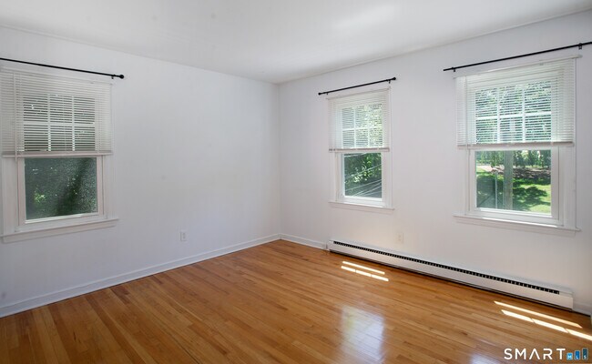 Building Photo - 172 East Ave