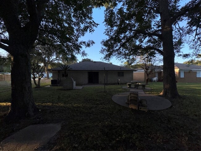 Building Photo - 5717 Woodrow St