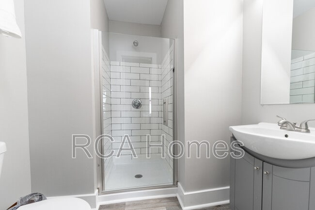 Building Photo - 537 N Sheffield Ave