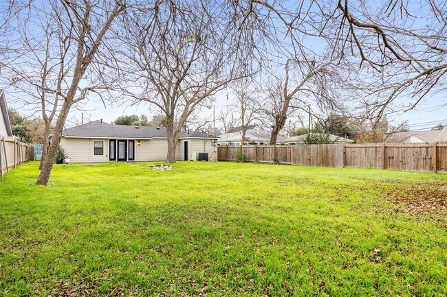 Building Photo - 1118 Fisher St