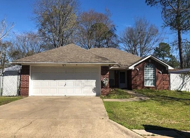 Building Photo - 307 Whispering Pines Dr