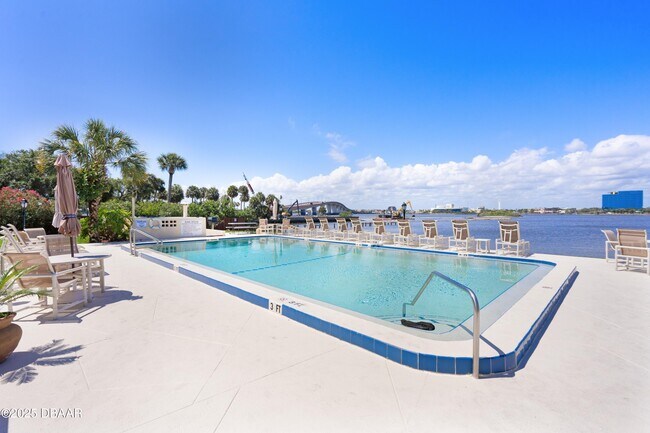 Building Photo - 144 S Halifax Ave