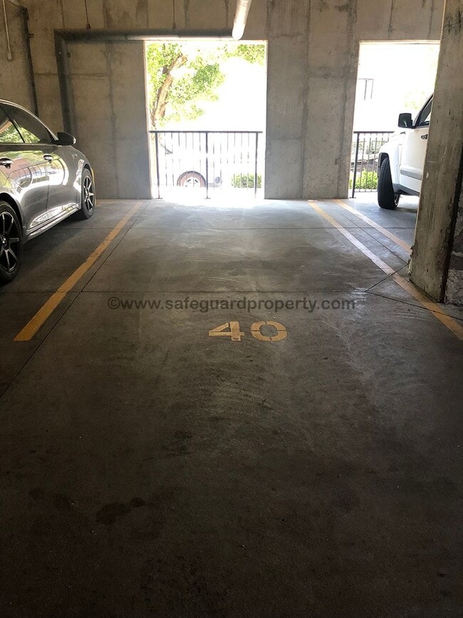 Building Photo - Fabulous 2 Bedroom Condo in Sandy