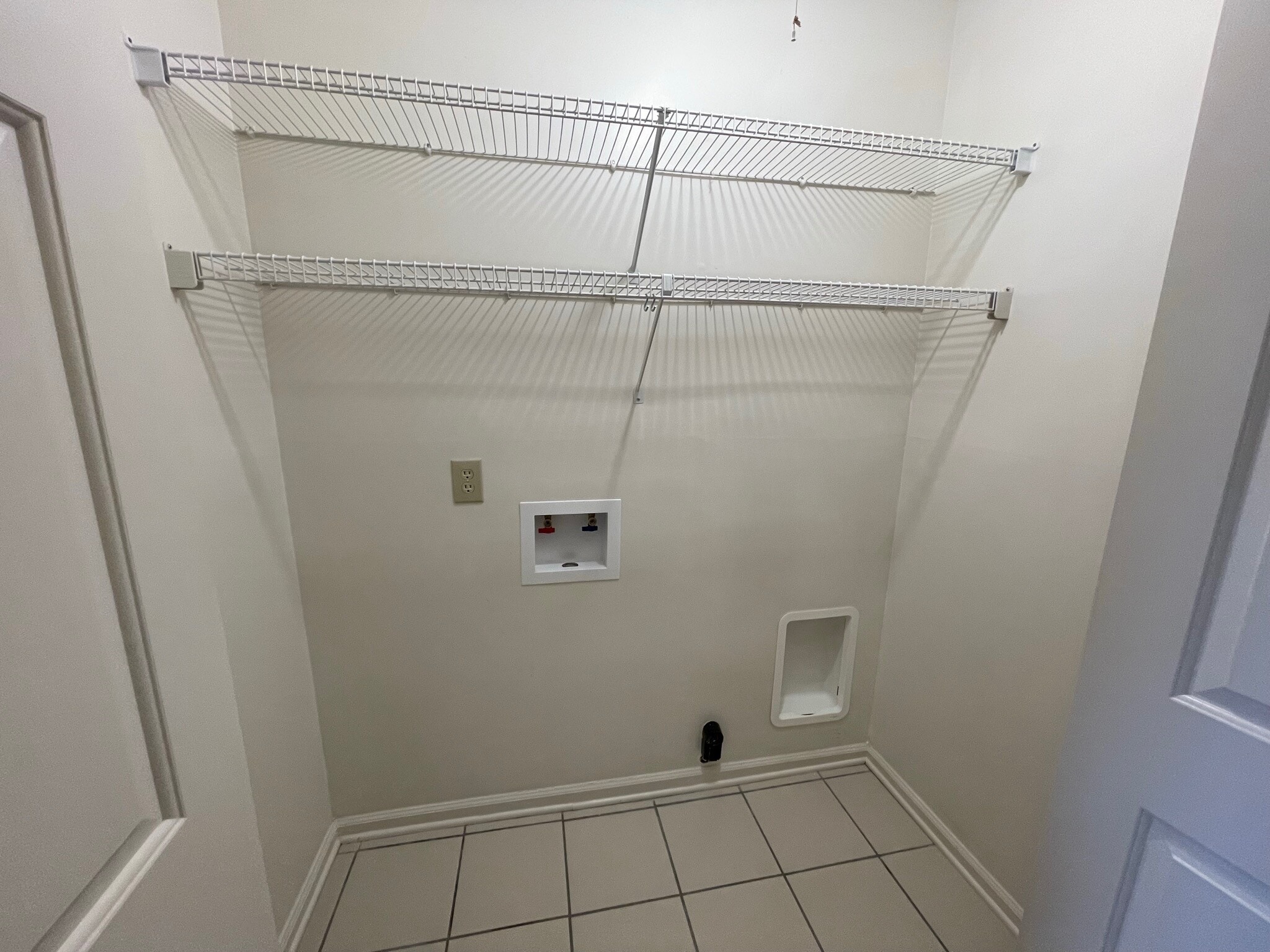 W/D Connections - 2808 10th Ct S
