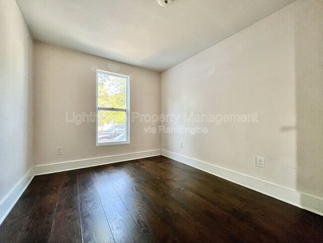 Building Photo - 2825 Sanford St