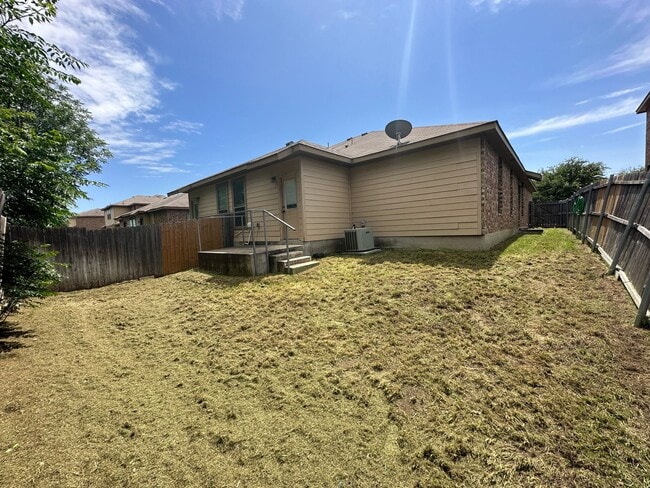 Building Photo - 304 Rosalie Dr
