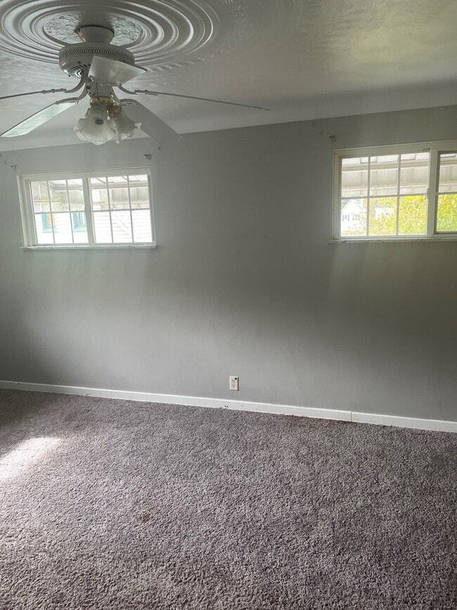 Building Photo - 746 Church St Ext