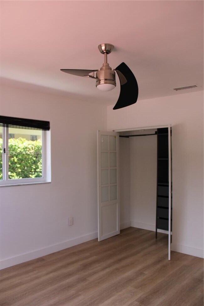 Building Photo - 3827 SW 88th Ct