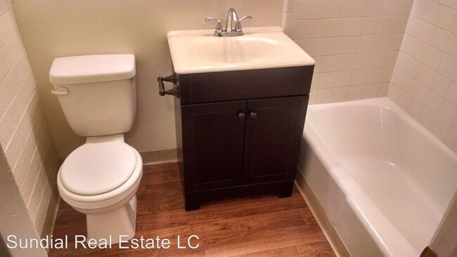 Building Photo - Studio, 1 bath Apartment - 426 W. 9th St.