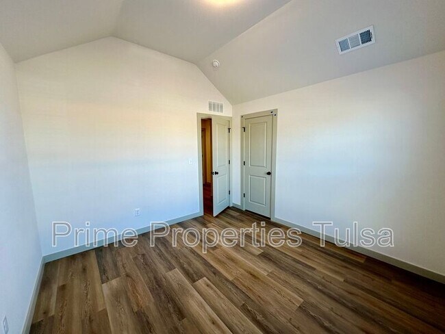 Building Photo - 13507 S 95th E Ave