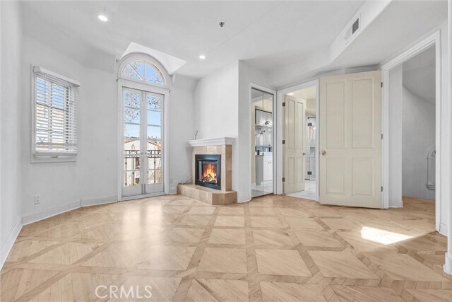 Building Photo - 309 N Almont Dr