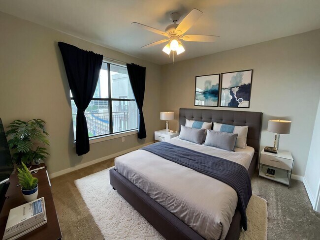 Building Photo - Sun Soaked Penthouse in Dallas