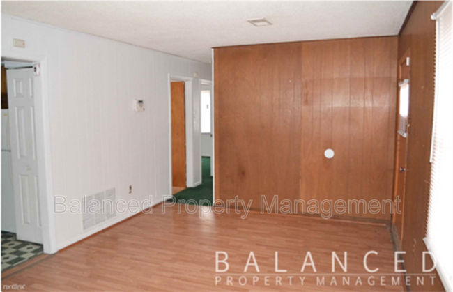 Building Photo - 319 SE 34th St
