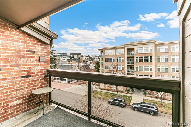 Building Photo - 350 Detroit St